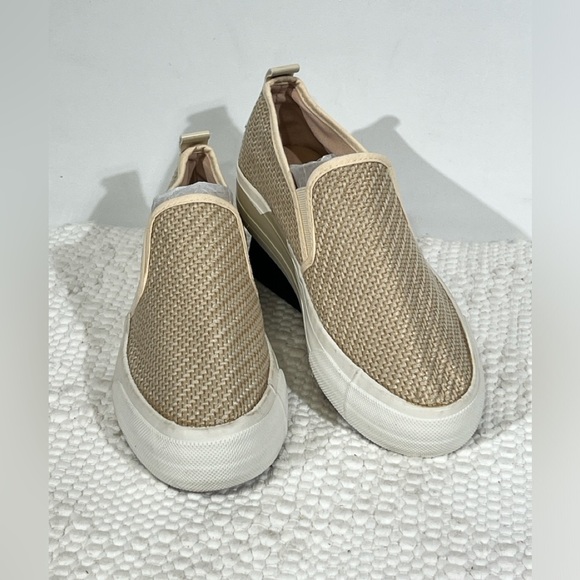🛍️ Cream/tan RESTRICTED slip on shoes size 8.‎ - Picture 4 of 9